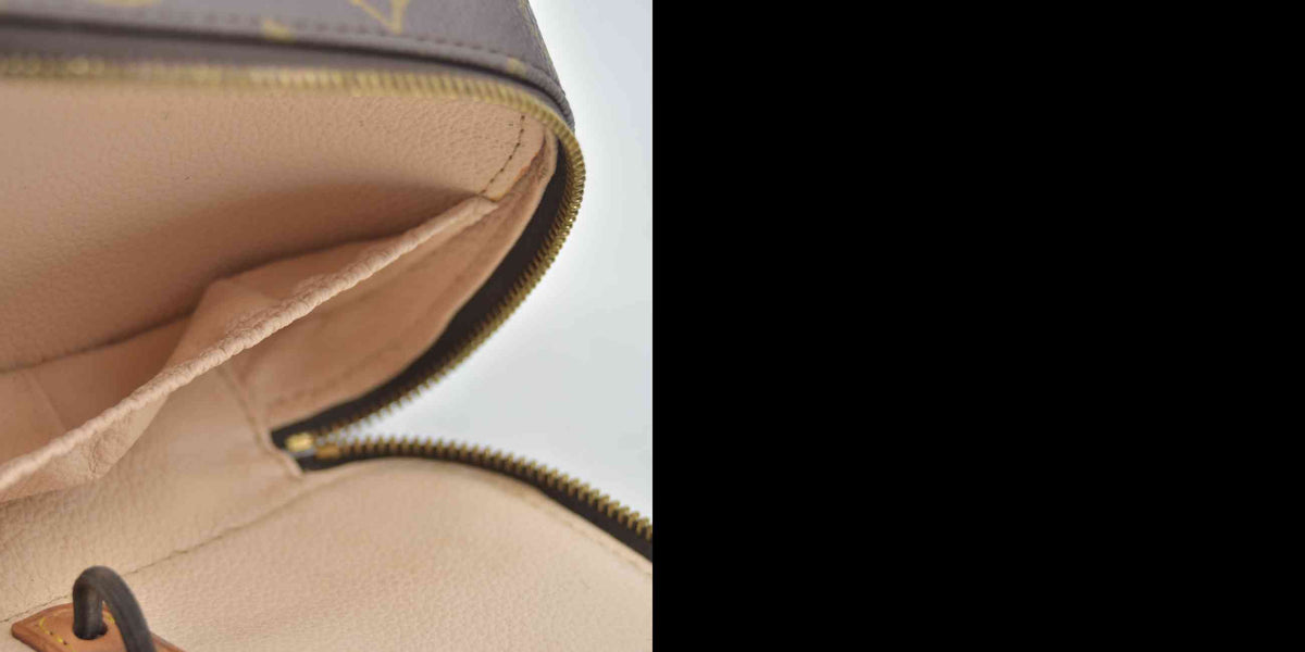 $750 2002 LOUIS VUITTON Monogram Trousse Blush PM VI0092