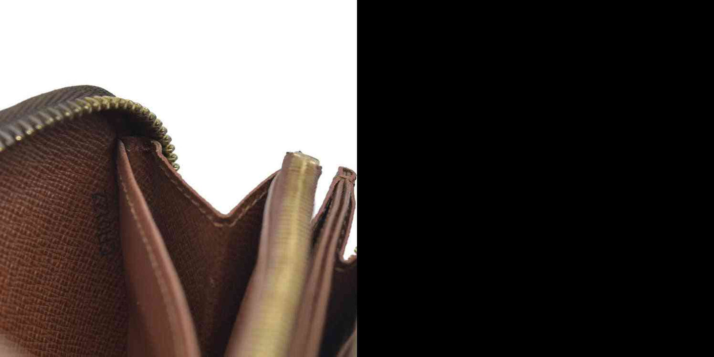 AUCTION $915 Louis Vuitton  Monogram Zippy Wallet CA0122