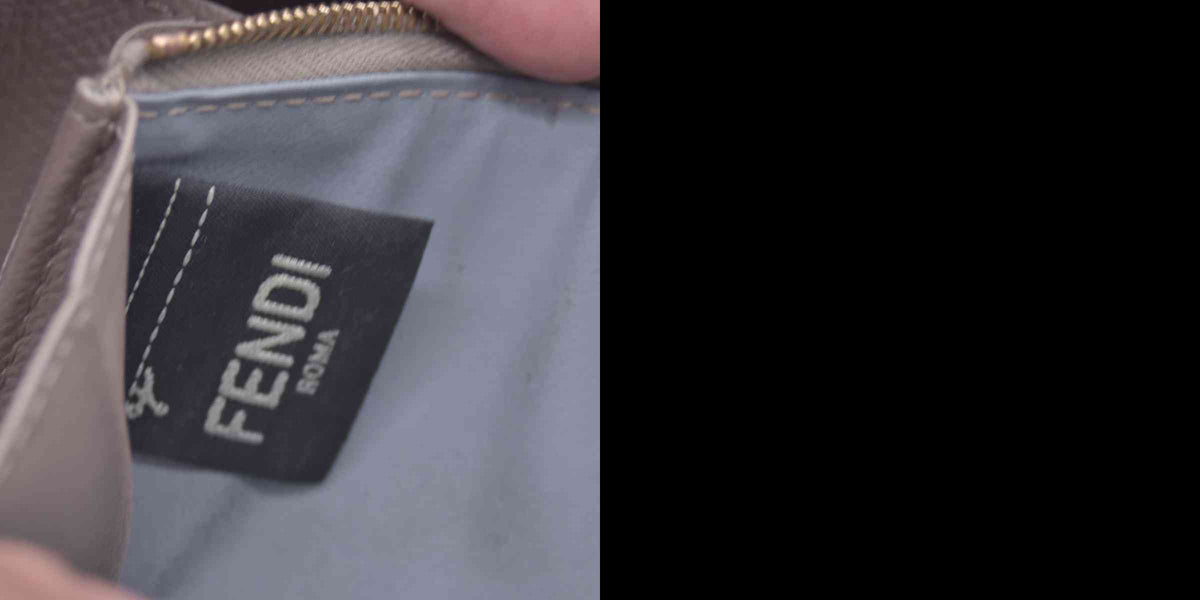 $760 Fendi Vitello Cruis Lucido Fendi Zip Around Wallet Tortora CONSIGNMENT 10021151