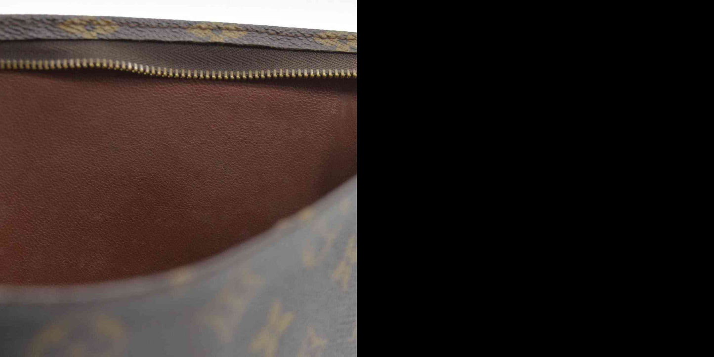 $1070 Louis Vuitton Monogram Toiletry 26 875AN