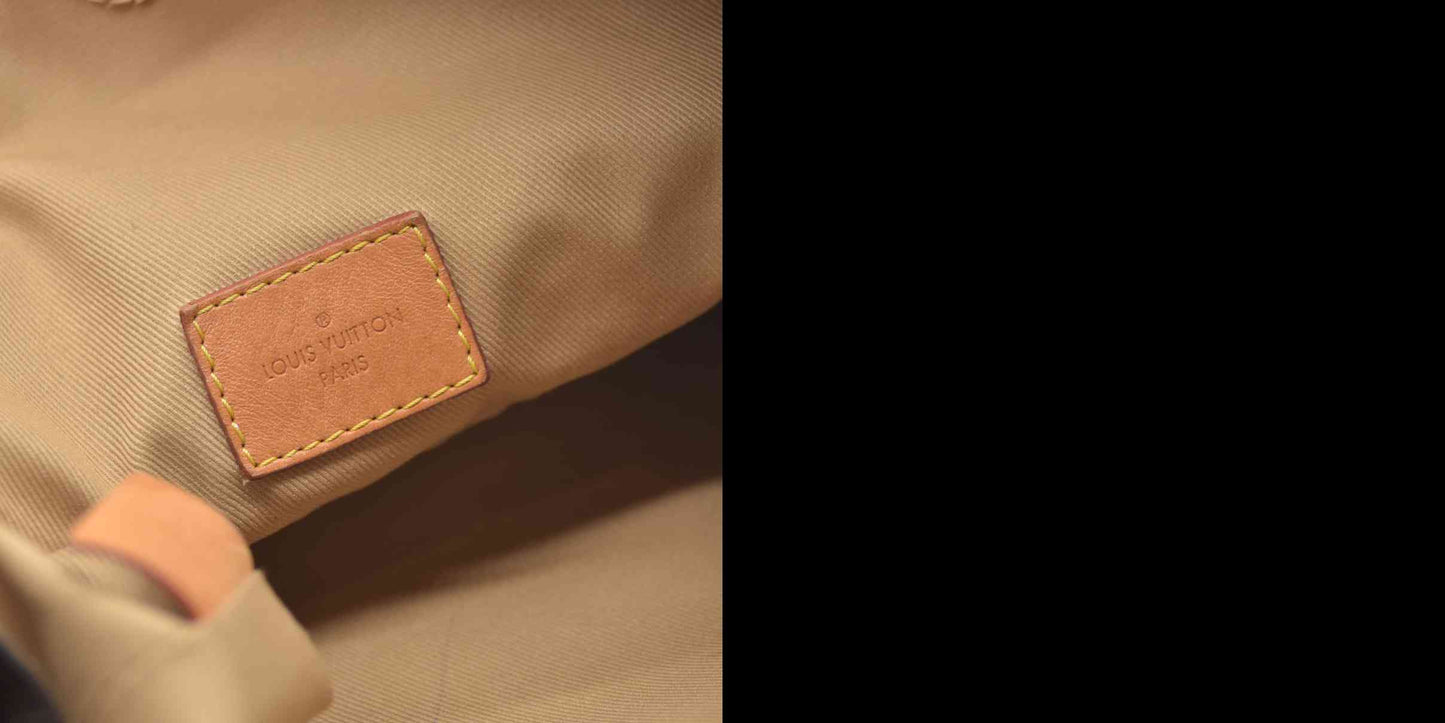 AUCTION $2120 Louis Vuitton  Monogram Graceful MM TX0199