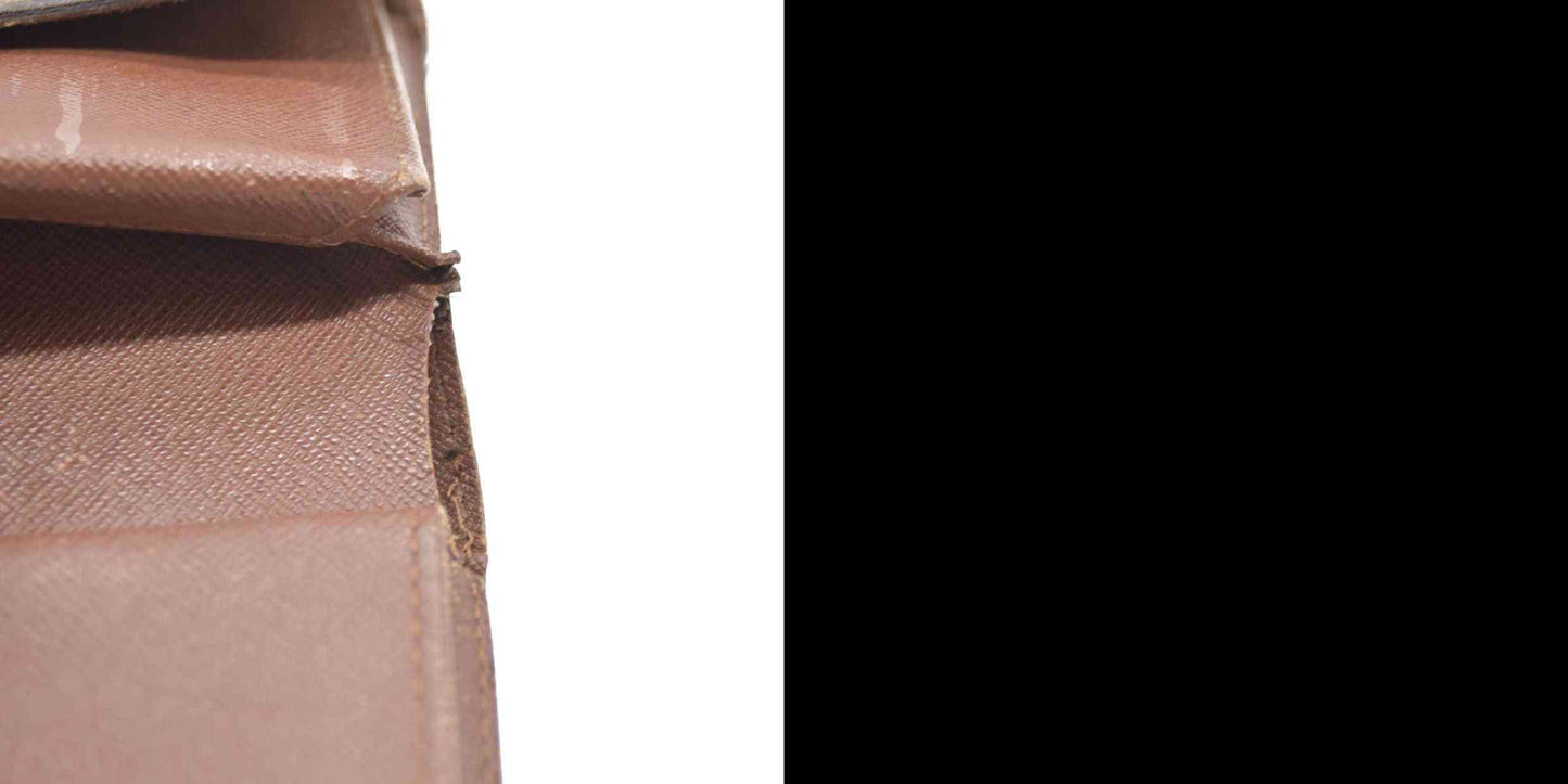 AUCTION $610 LOUIS VUITTON Monogram Alexandra Trifold Wallet CA4098