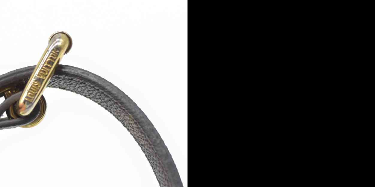 $2760 Louis Vuitton  Monogram Pochette Metis RFID