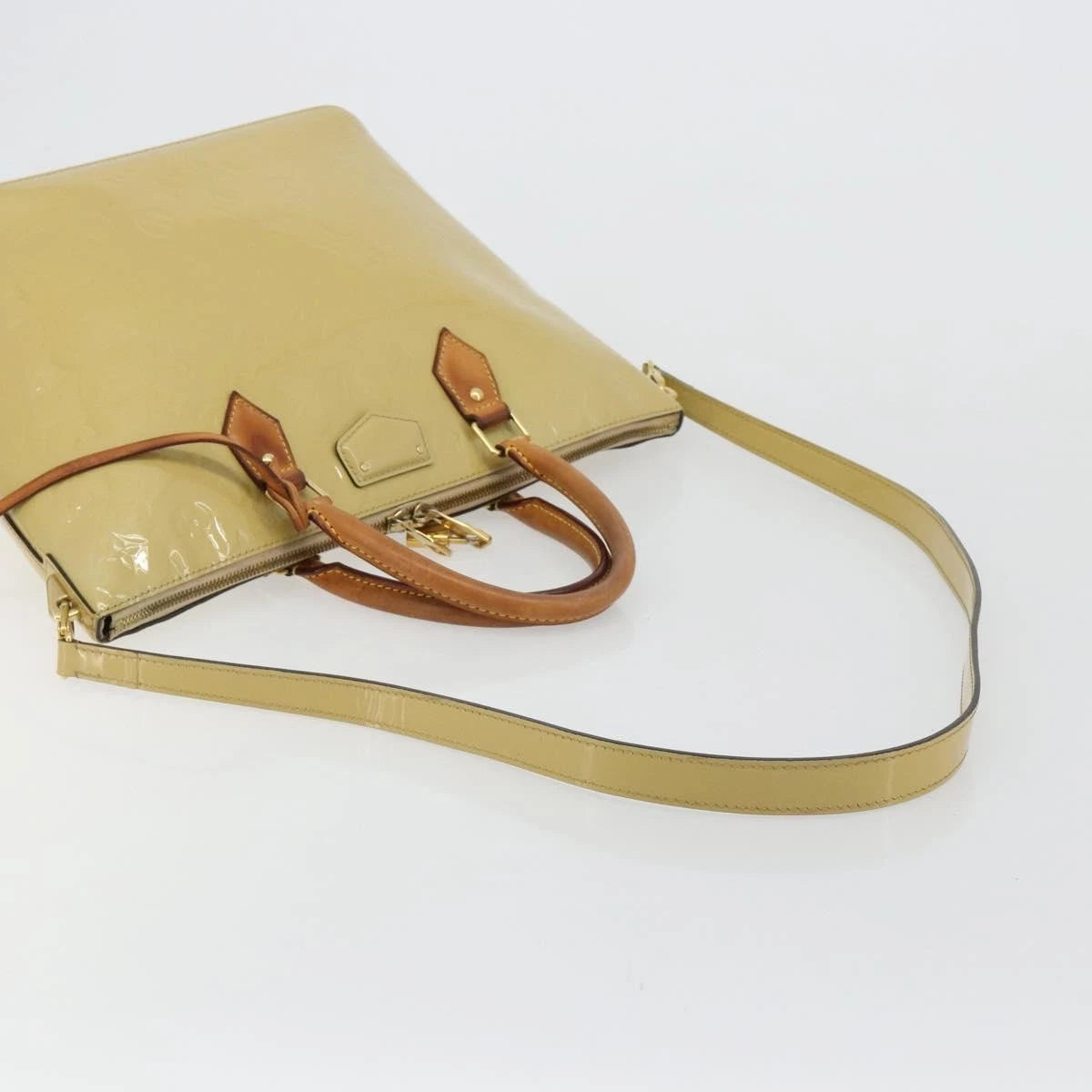 $1560 2014 LOUIS VUITTON Vernis Montebello PM Dune DR2114