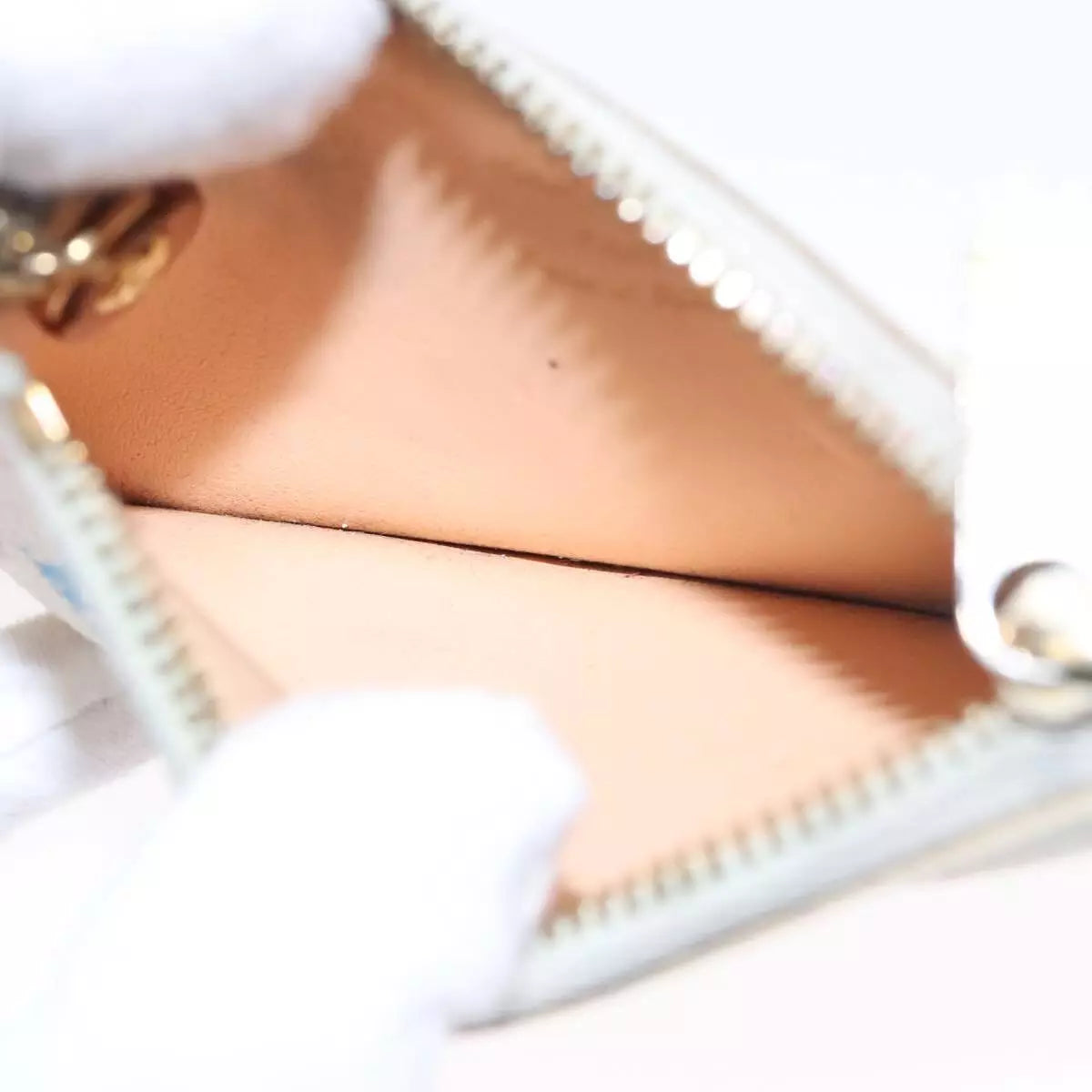 Louis Vuitton  Monogram Multicolor Key Pouch White CA0033