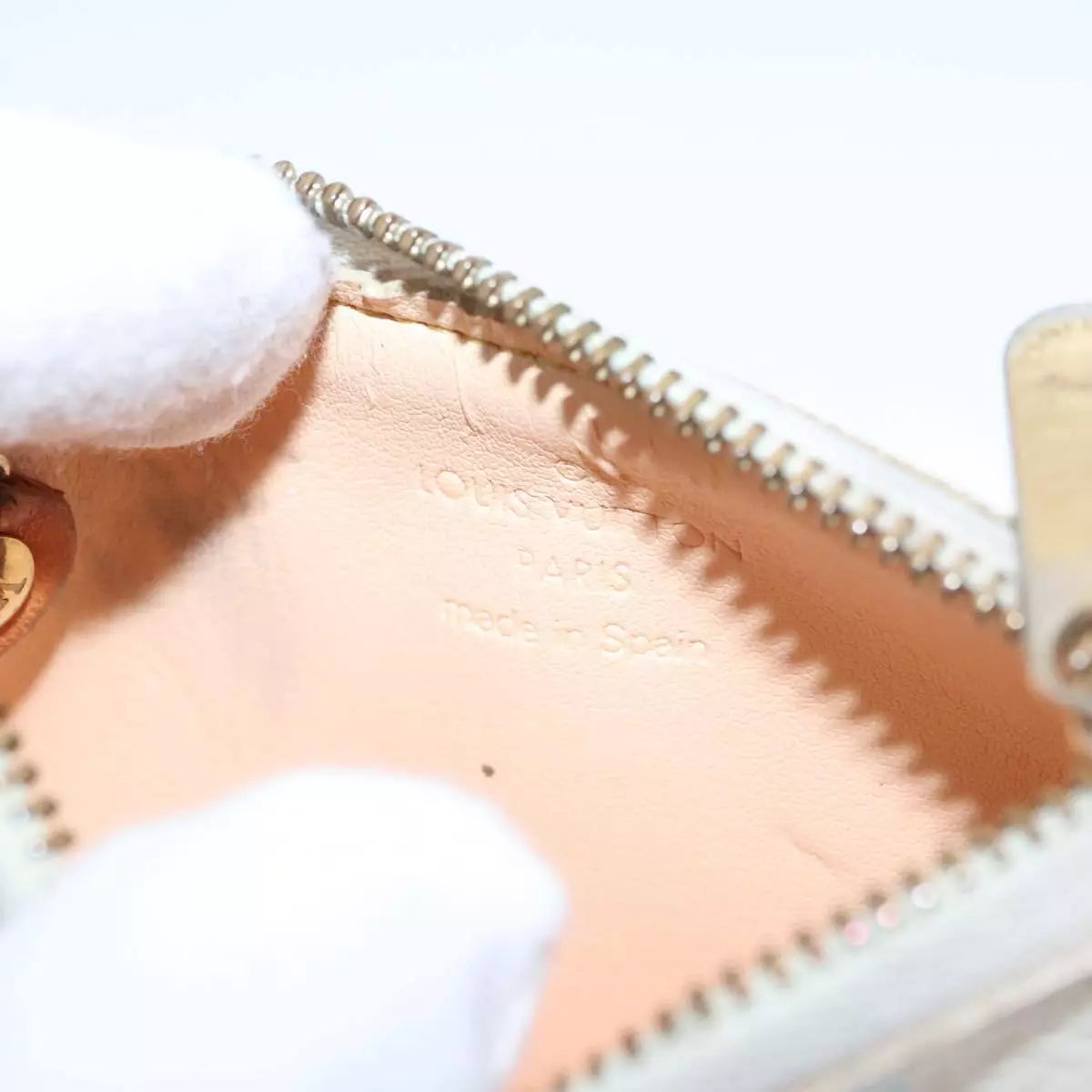 Louis Vuitton  Monogram Multicolor Key Pouch White CA0033