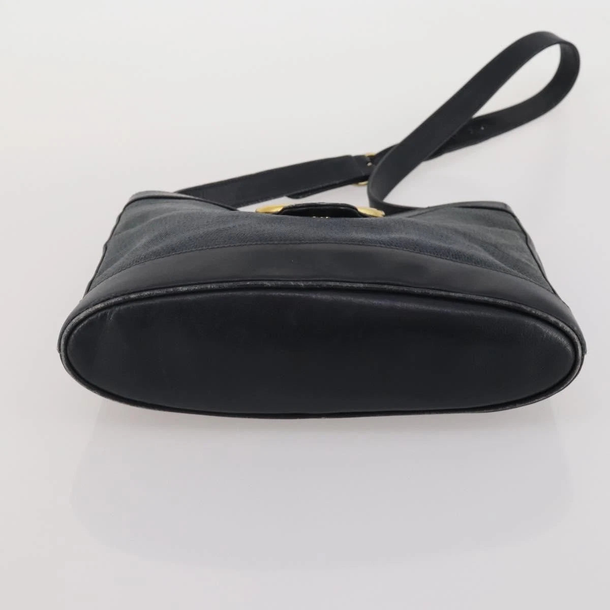 $1200 Gucci GG Logo Leather Messenger Bag Giveaway