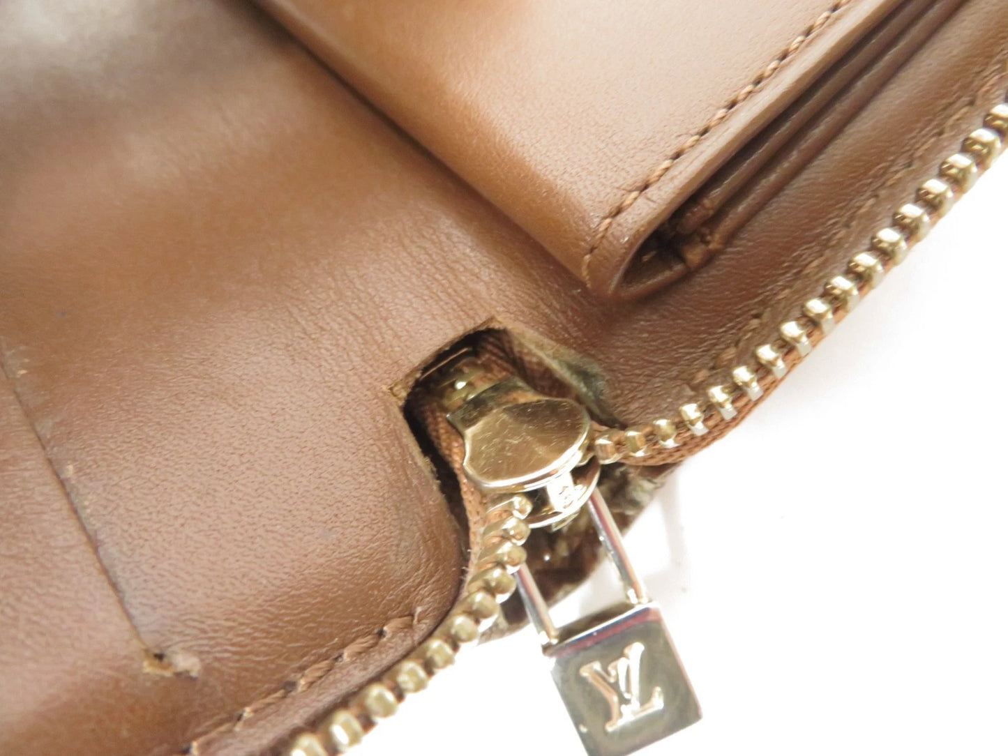 $695 2003 Louis Vuitton Monogram Vernis Bloom Compact Zippy Coin Wallet BJ0013