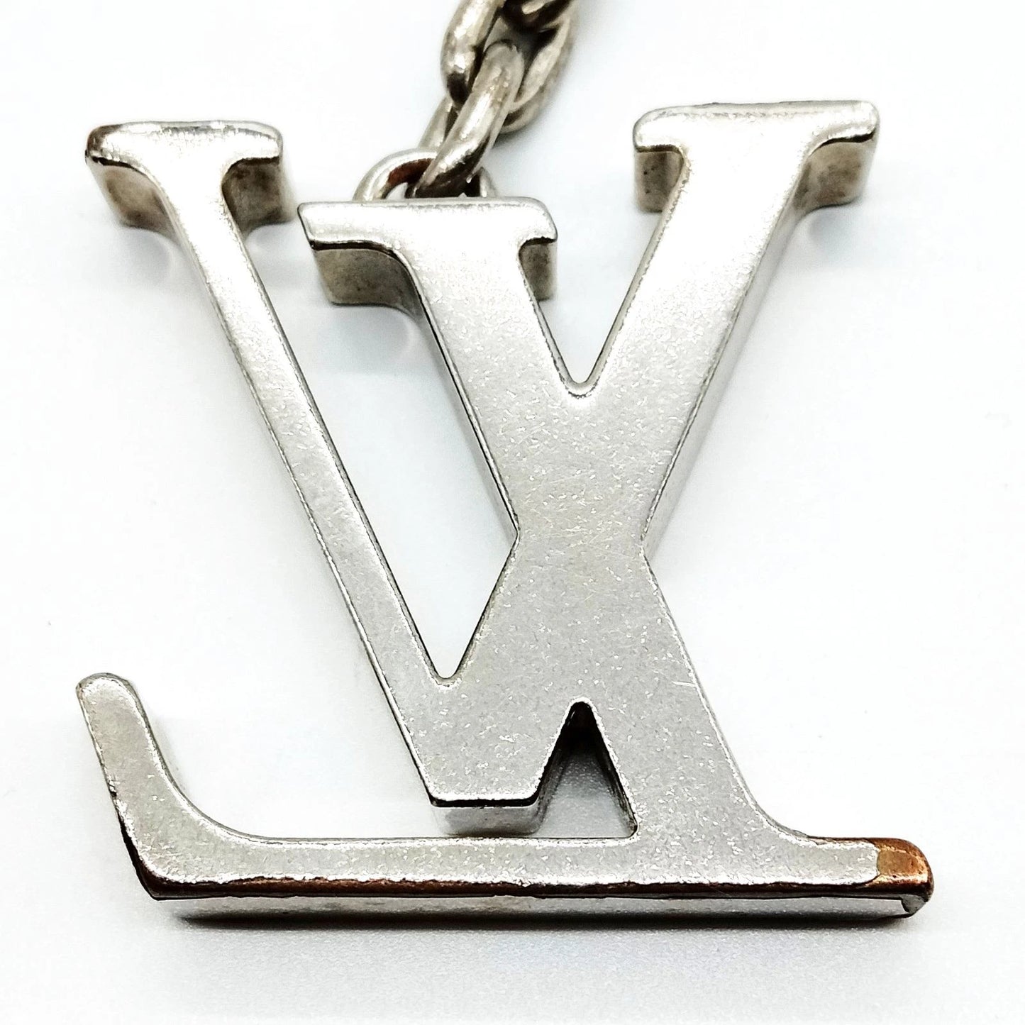 $320 Louis Vuitton Silver Dimension Key Holder and Bag Charm LE0150