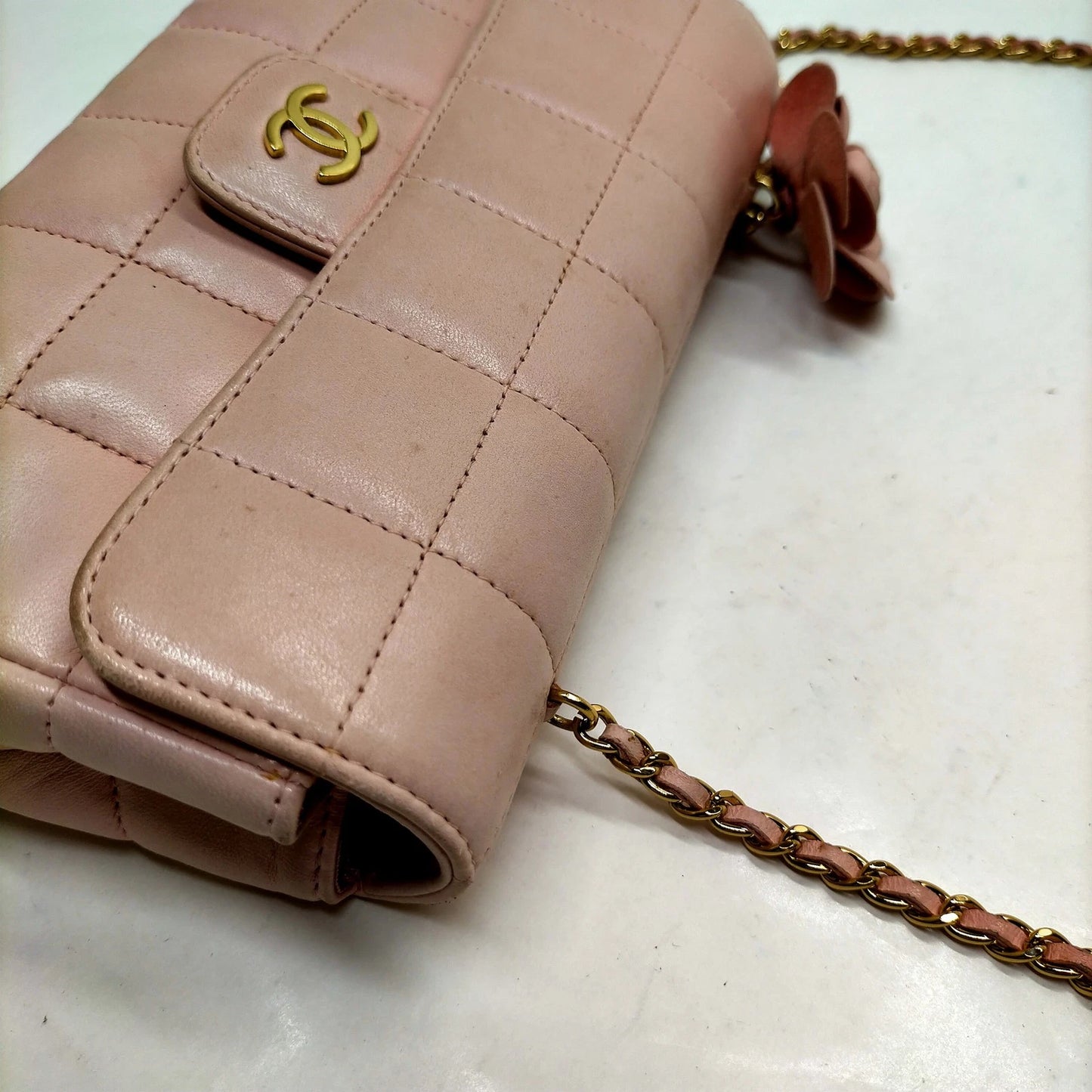 PRE-ORDER Chanel  Lambskin Quilted Mini Chocolate Bar Camellia Flap Pink