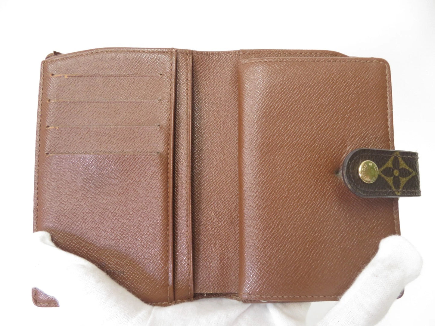 $750 2004 LOUIS VUITTON Monogram Kiss Lock Wallet TH0054