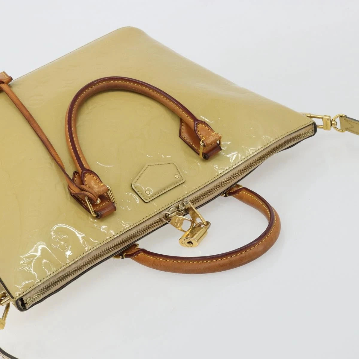 $1560 2014 LOUIS VUITTON Vernis Montebello PM Dune DR2114
