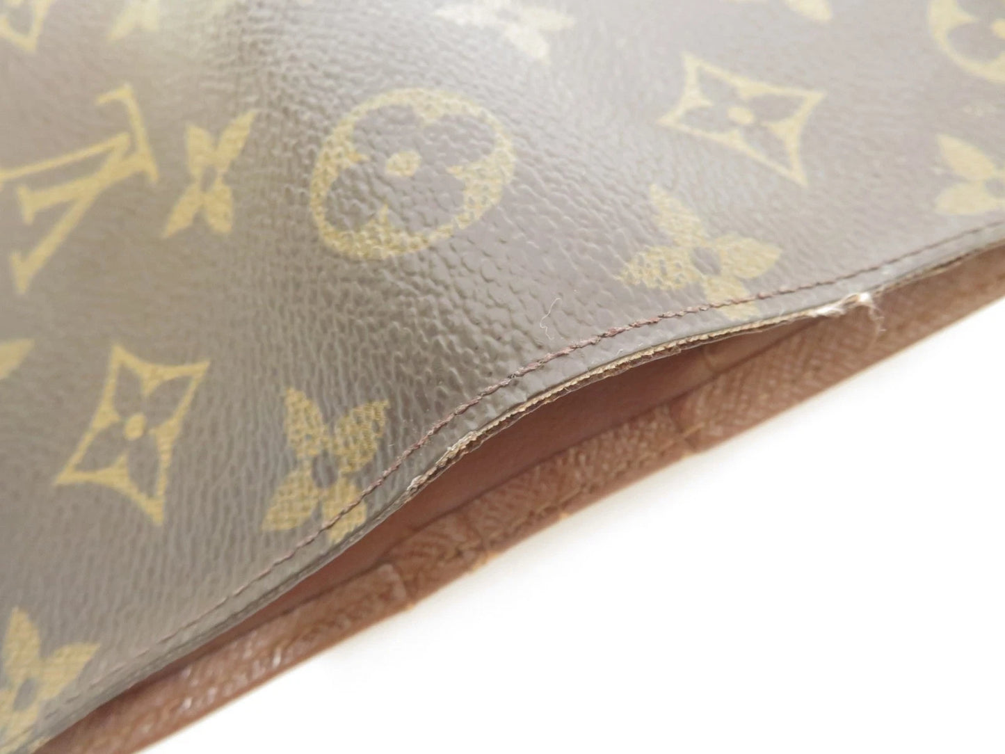 $750 2004 LOUIS VUITTON Monogram Kiss Lock Wallet TH0054