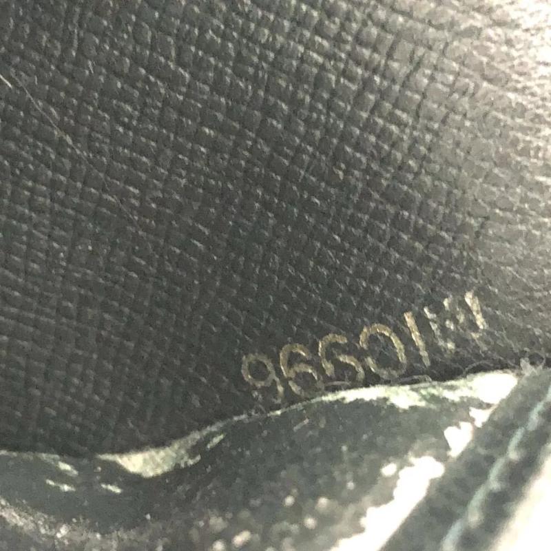 Louis Vuitton  Taiga Porte-Chequier Cartes Credit Wallet Epicea MI0996