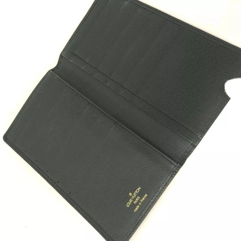 Louis Vuitton  Taiga Porte-Chequier Cartes Credit Wallet Epicea MI0996