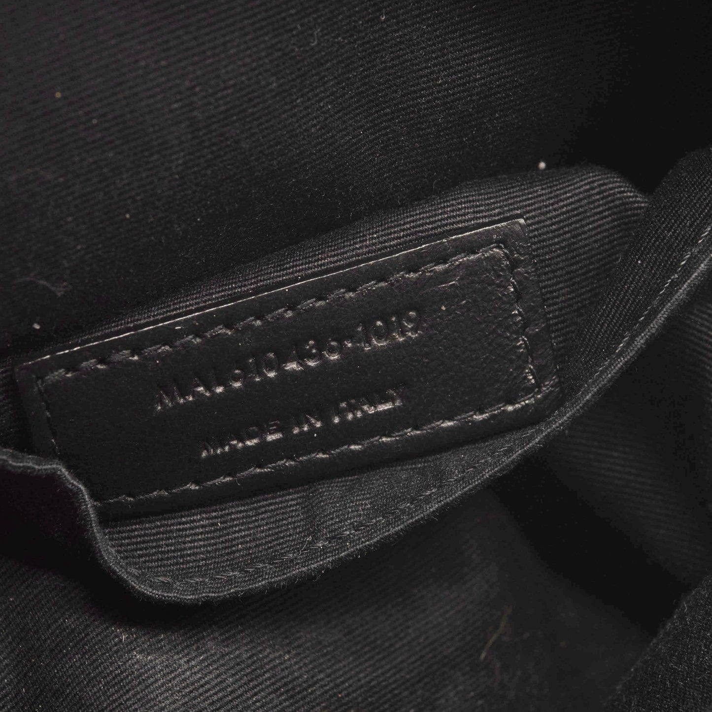 Saint Laurent Calfskin Matelasse Chevron Round Vinyle Camera Bag Black