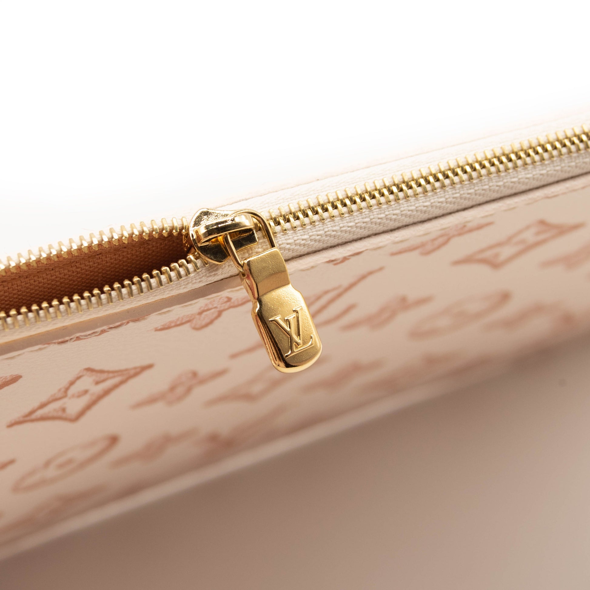 Louis Vuitton Fall for You Neverfull Handbag