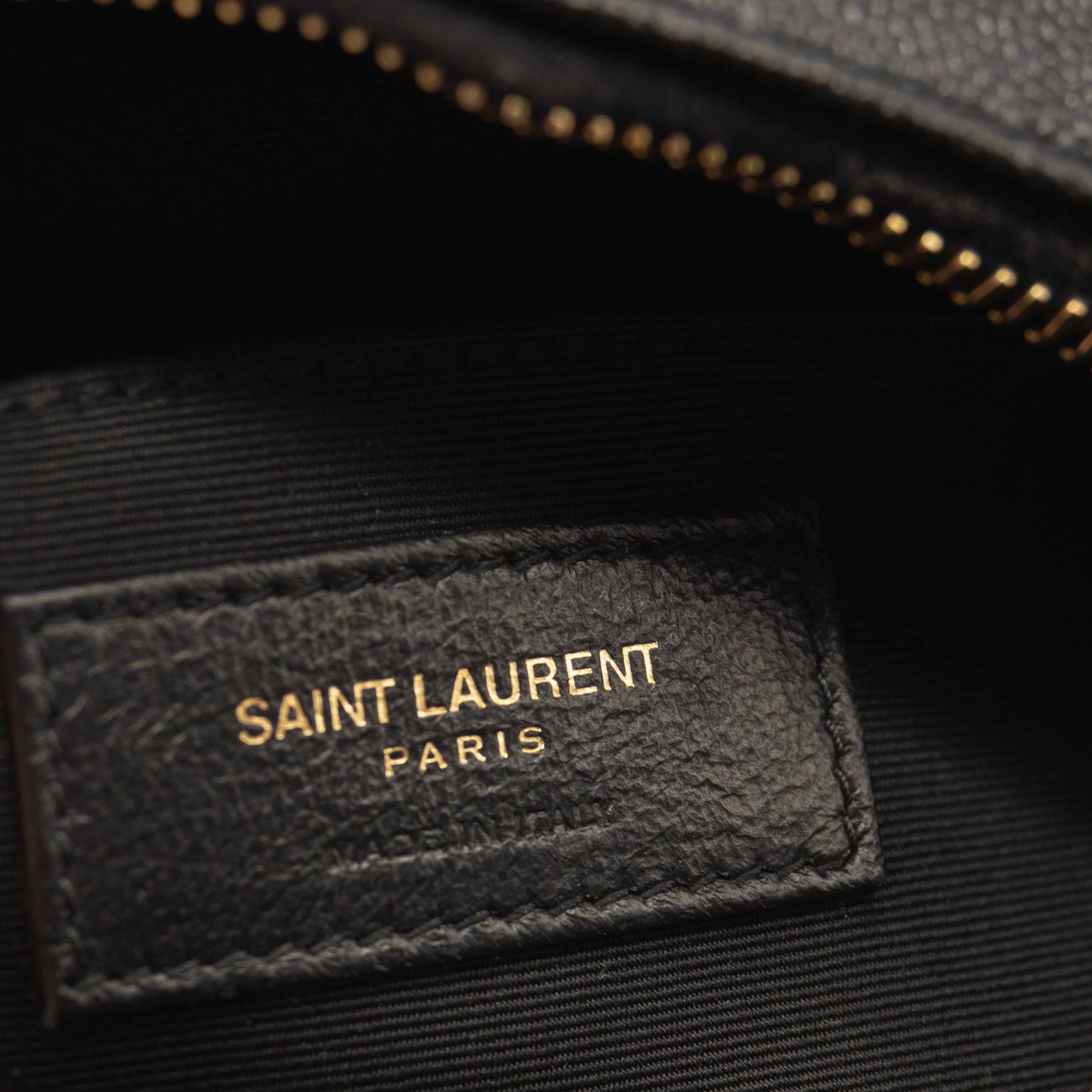 Saint Laurent Grain De Poudre Matelasse Chevron Quilted Round Vinyle Camera Bag Black